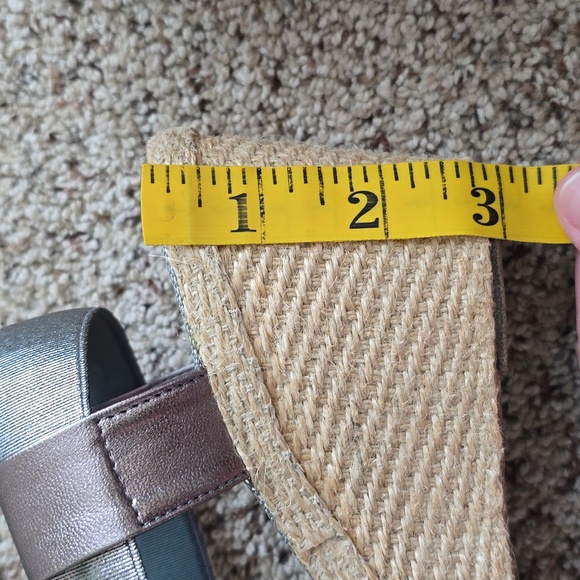 Andre Assous sz 8.5 Pewter Paloma Sandals - Picture 12 of 14